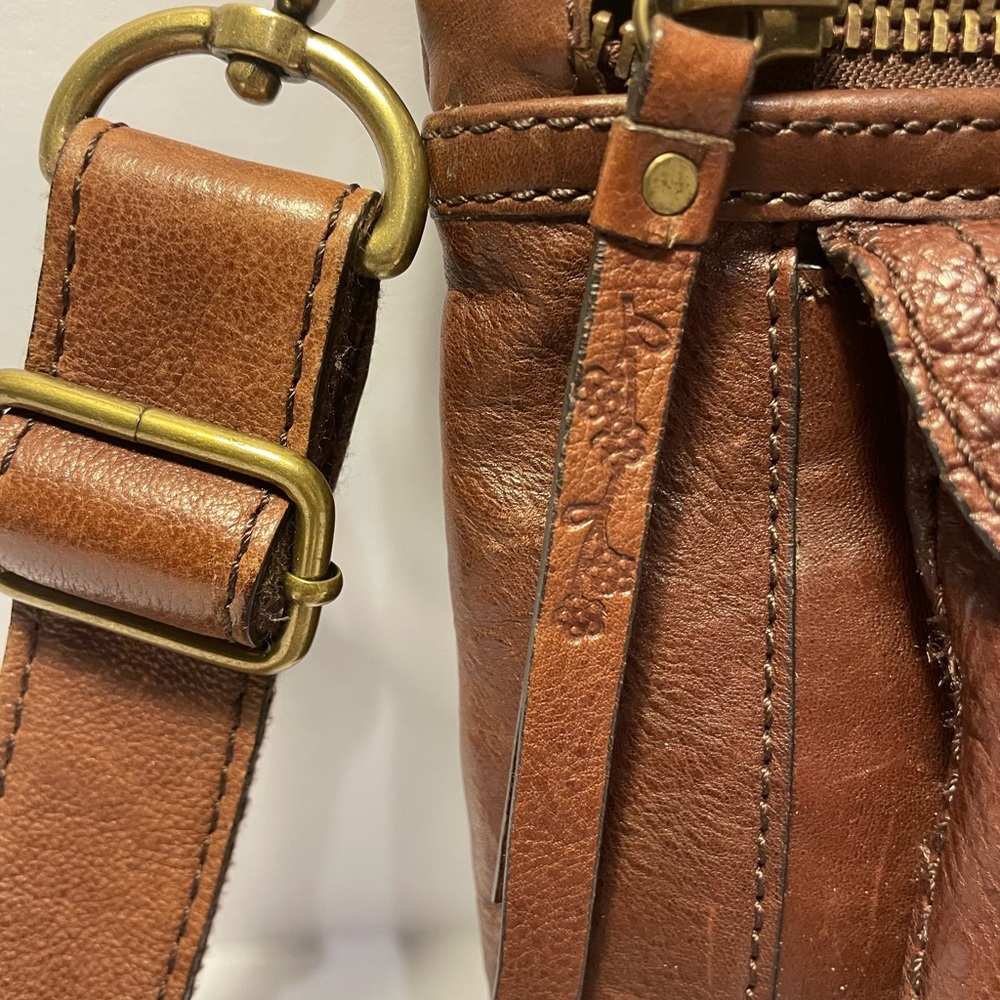 Fossil Vintage Sasha Distressed Cognac Leather Crossbody Bag - Picture 10 of 14